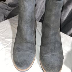 Ugg Pax - Hidden Wedged Ankle Boot- Women’s Size 8
