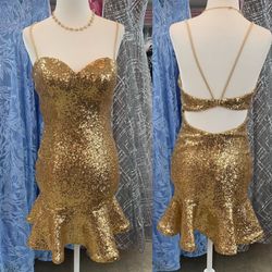 New With Tags Size 4 Gold Sequin Short Formal Dress & Homecoming Dress $65