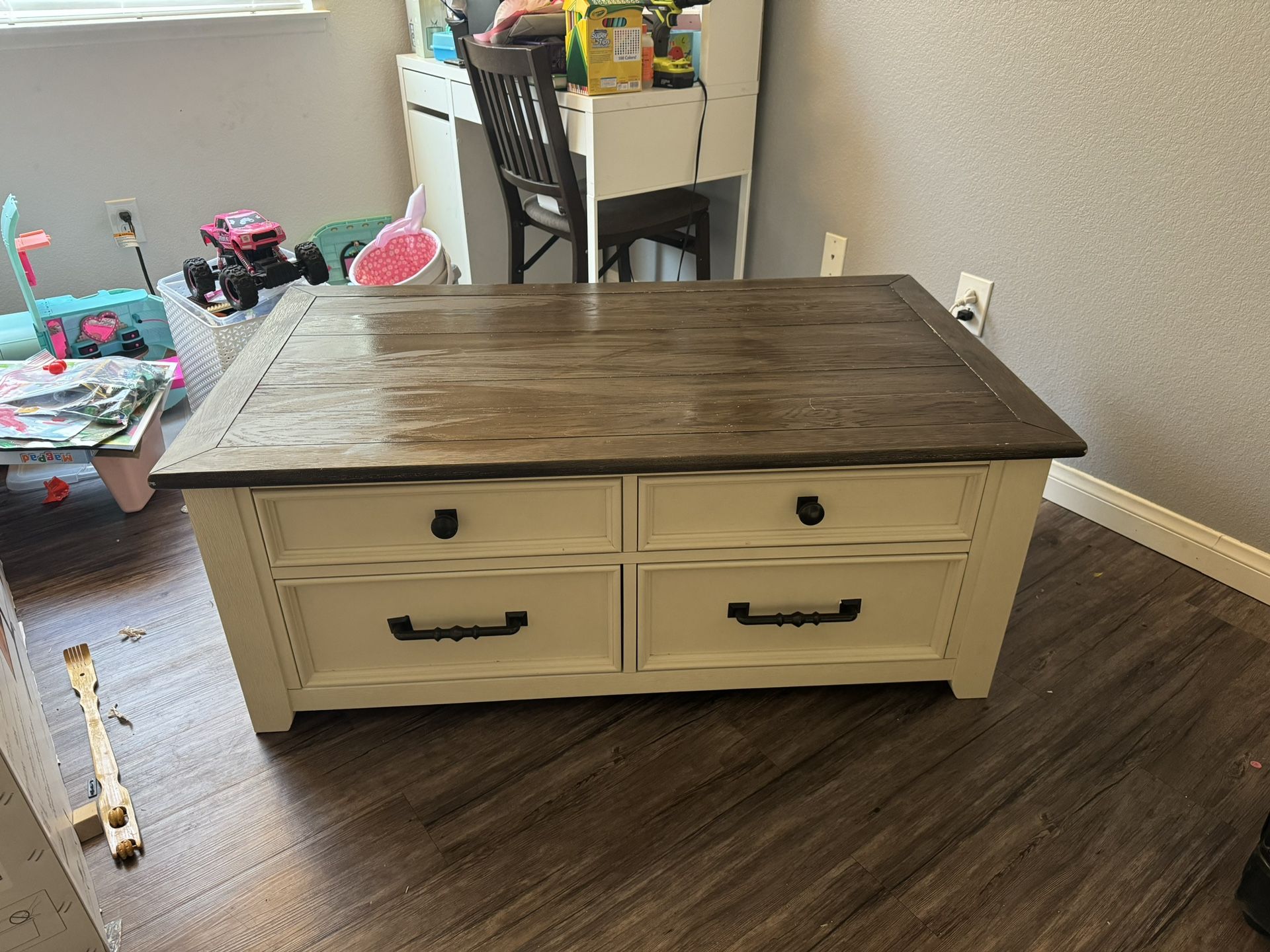 Laurel White Lift-Top Storage Coffee Table