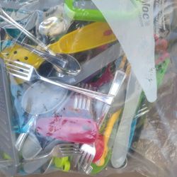 Children's Play Kitchen Eating and Cooking Utensils 