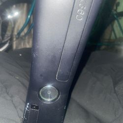 Xbox 360 (no Cords Or Remote)