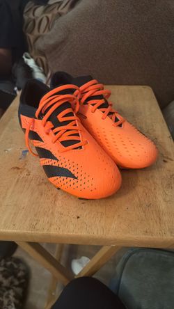 Predator 7 1/2 Soccer Cleats