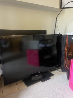 Samsung 46" LCD TV with Remote & Wall Mount