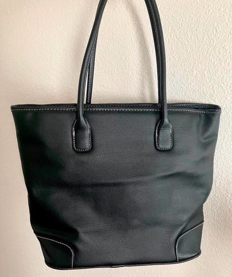 Victoria’s Secret Y2K tote + wristlet 🖤🩷