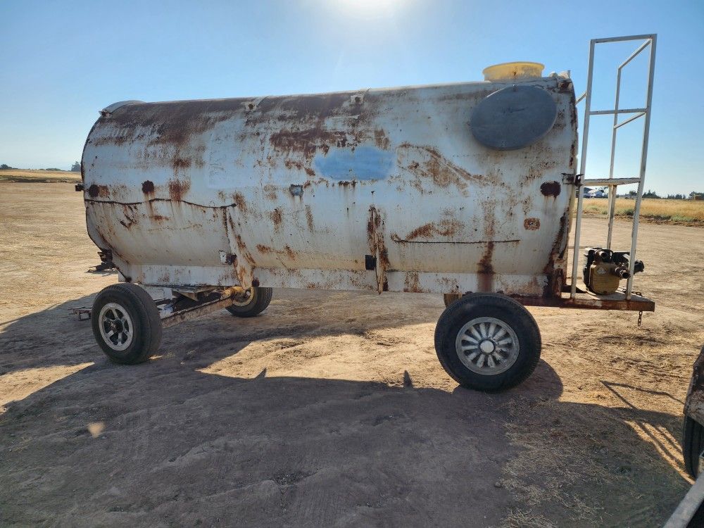2700 Gallon Water Tender