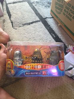 Dr who set action figures autographed