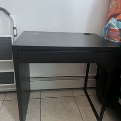 Desk With Draw 