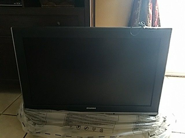 Sylvania TV and wall mount