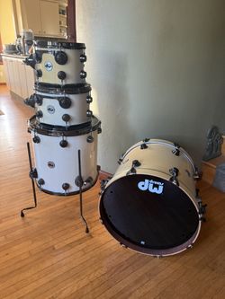 Dw Collectors 4pc Maple Mahogany  Drum Set Kit 20 Inch Kick 