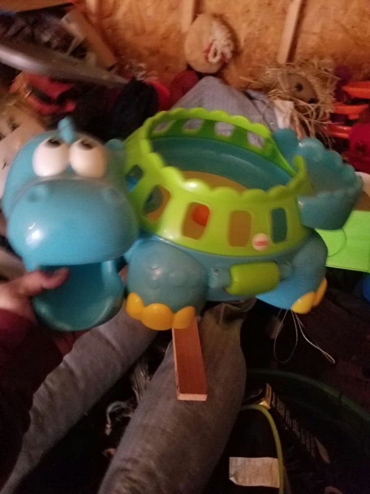 Alligator ball pop toy