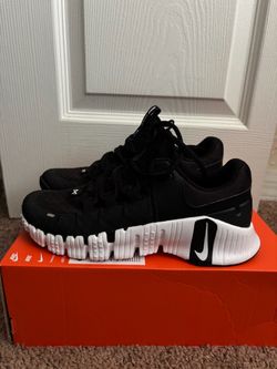 Nike Free Metcon 5 in black/white size US 6