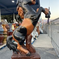 Estatuas De Caballos
