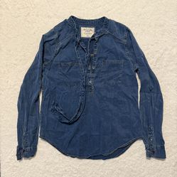 Abercrombie & Fitch Denim Bow Strings Long Sleeve Quarter Button Up Size Med -65% Lyocell/35% Cotton -Measurements and Condition are in photos  -Feel 