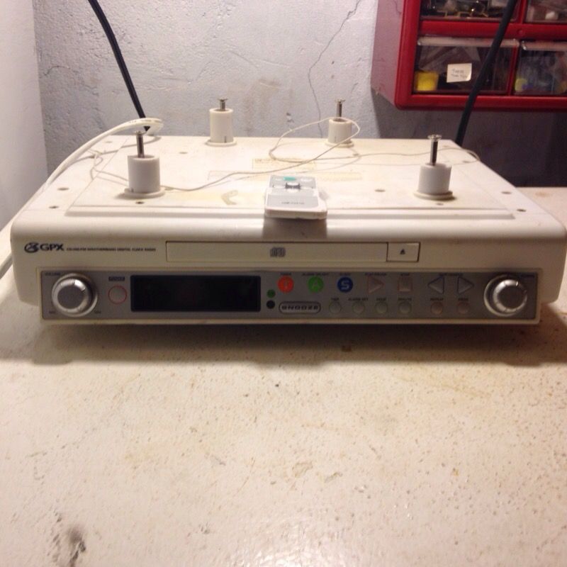 Under kitchen cabinet radio/cd player
