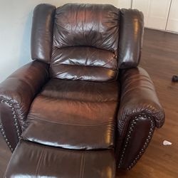 Nice Recliner Chair (PICK UP ONLY)