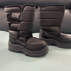 WFS snow boots toddler snow boots size 9fits a 3 year old