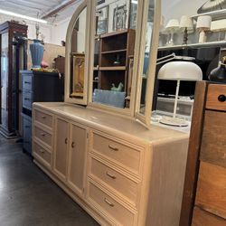 Thomasville Postmodern 9 Drawer Dresser with Trifold Mirror Very Good Condition 