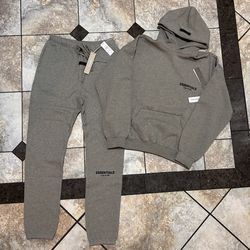 Essentials Set Size Small 