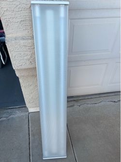 Fluorescent light fixture