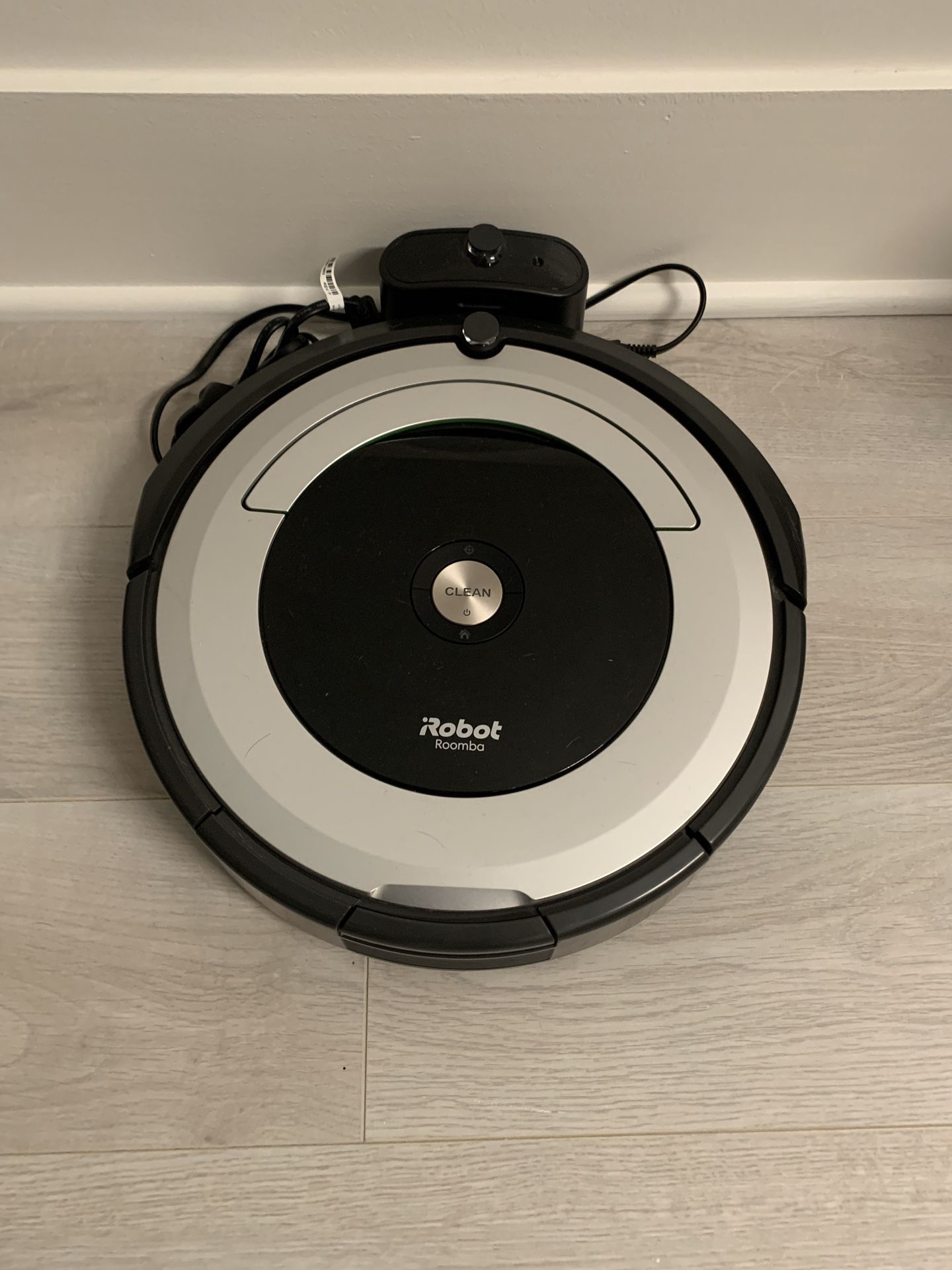iRobot Roomba 690 Wi-Fi and Phone App Controlled