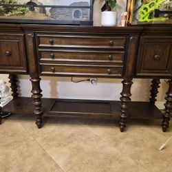 Dresser/table
