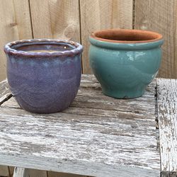 Two ceramic planter pots