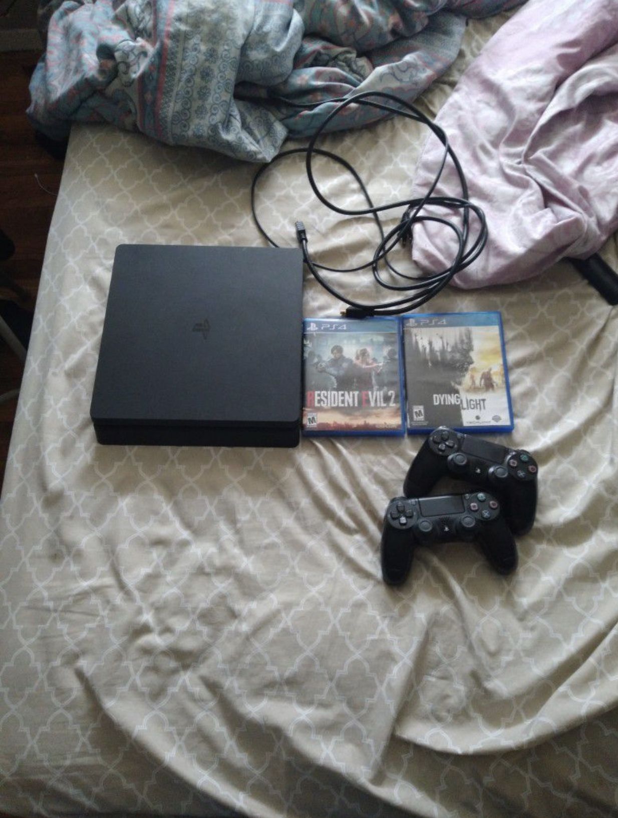 BranPlayStation 4PRO! Not regular ps4 1terabyte/ 4K display