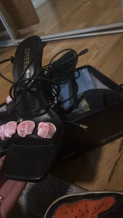 Rose Heals Size 7.5 Never Worn