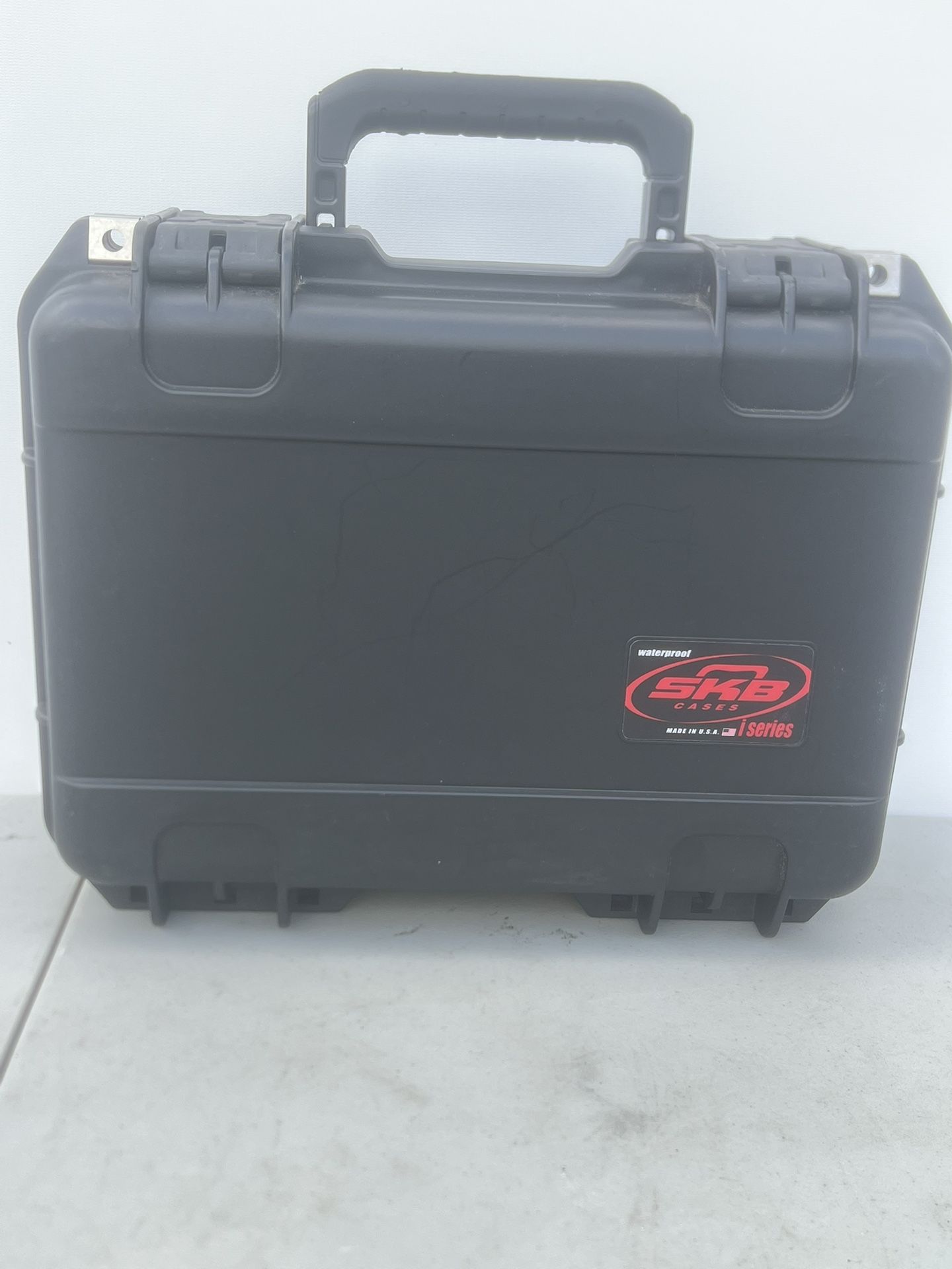 SKB iSeries Waterproof Case Used With 4 K Camera & Gimbal Kit Free Shipping READ. Used in good condition with some minor cosmetic blemishes. These ble