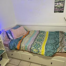 White Daybed NO MATTRESS