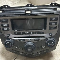 OEM 2004-2007 Honda Accord 6-Disc CD Radio w/ Dual Auto Climate ctrl