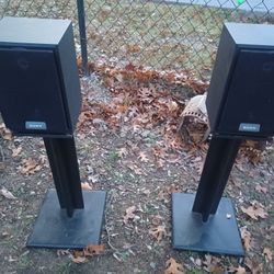 SONY WIRED BOOKSHELF SPEAKERS WITH STANDS $150 FINAL PRICE SEE 👀 ALL PICTURES 