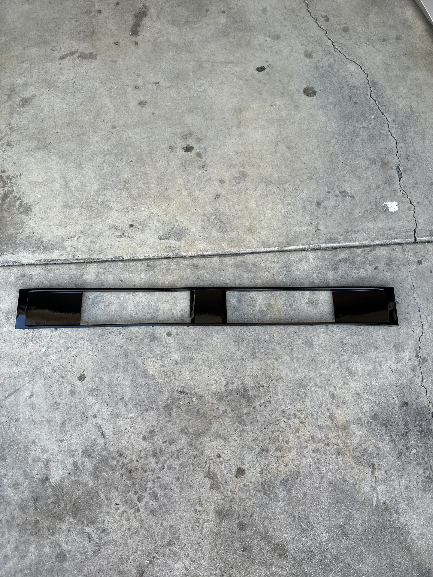 2024-2025 Hyundai Santa Fe Front Center Bumper Cover Molding Black Gloss