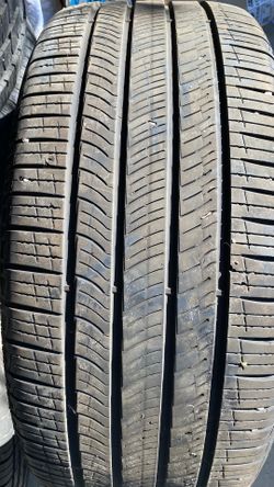 285/40R23  Scorpion Sólo 1 Está Parchada $30.00