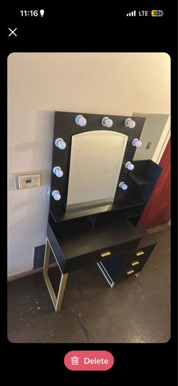 Late pick up or pay to hold- $20 FLAT- 💡Hollywood glam style  Vanity!