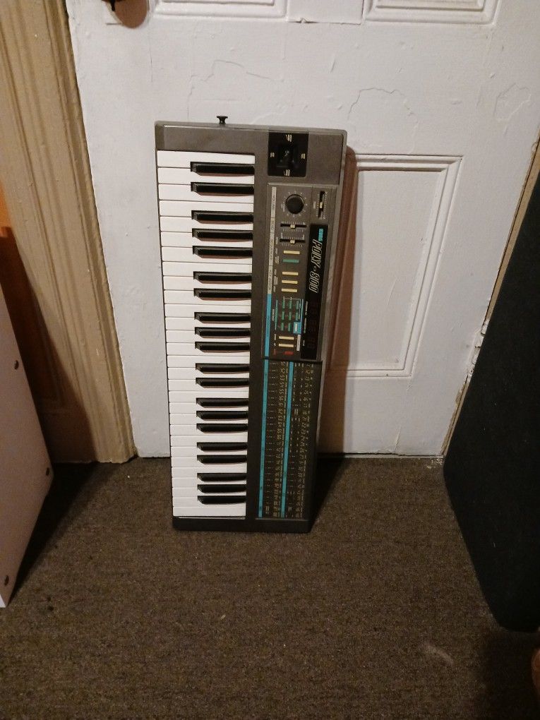 Korg Poly 800 MIDI Synthesizer