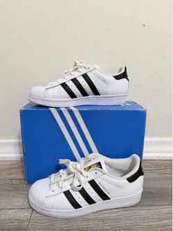 Adidas Superstar - size 4.5 ✨
