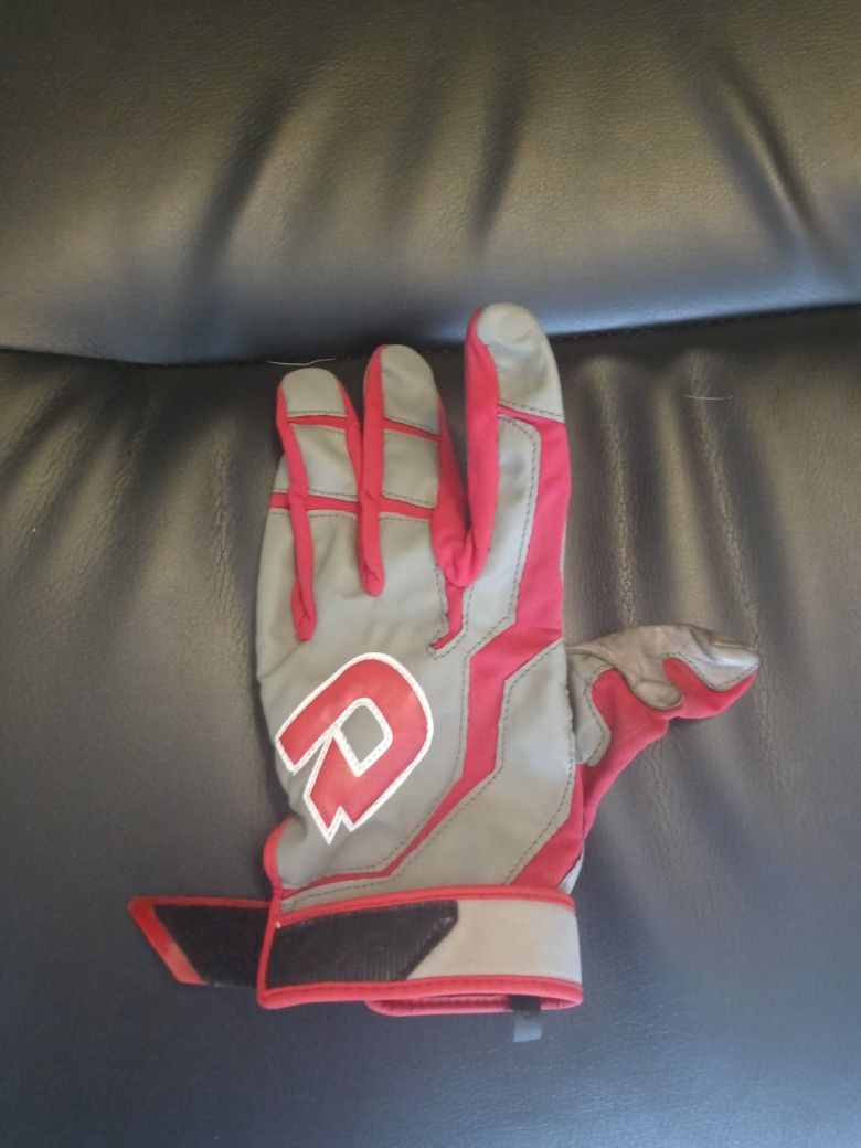 Adult Med Batting Glove; Right Handed