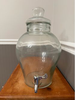 Large cold beverage dispenser