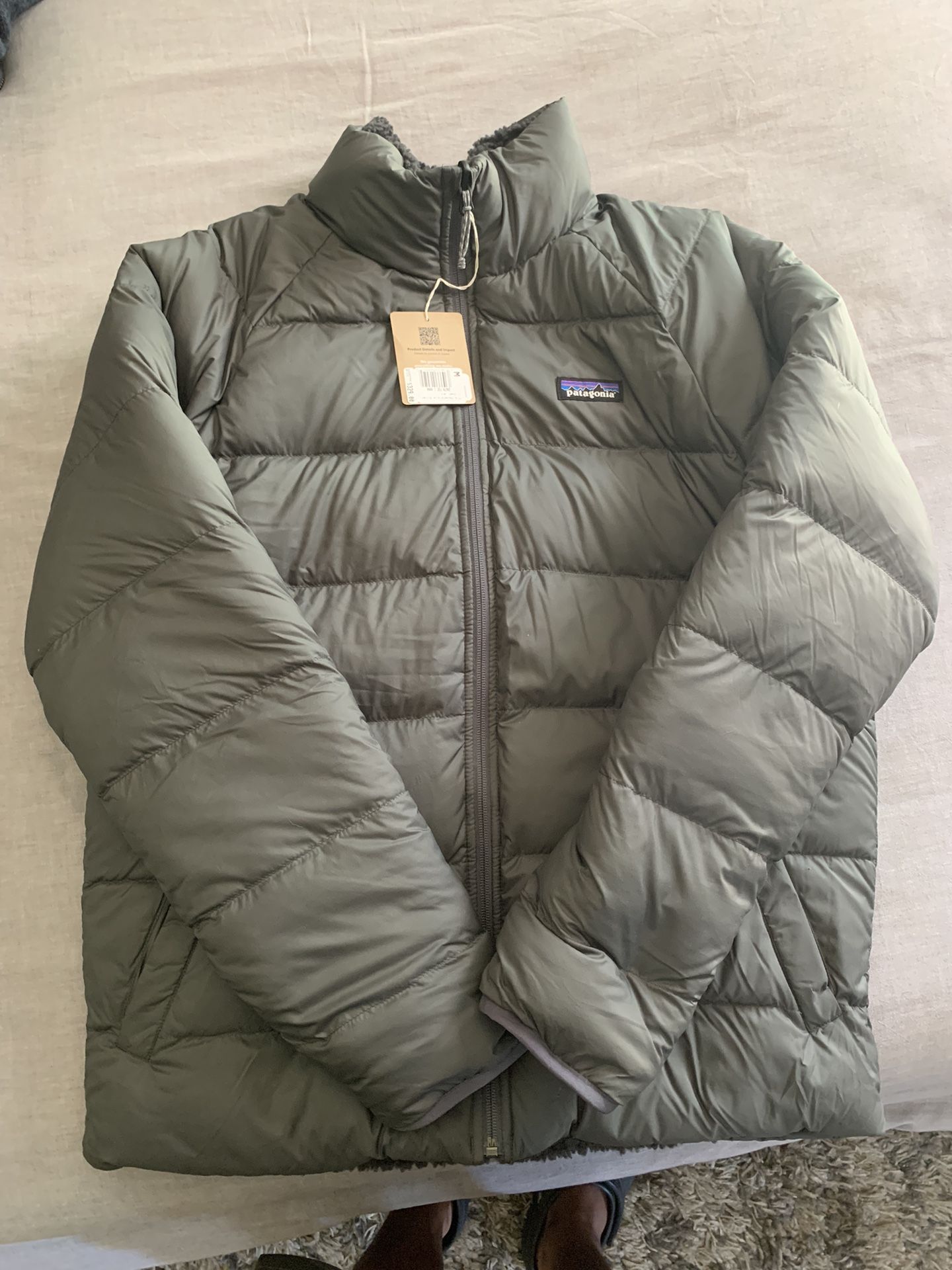 Patagonia Men’s Reversible Silent Down Fleece Jacket - Medium