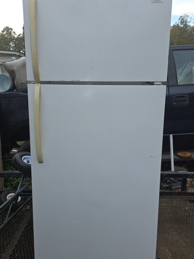 Frigidaire Fridge