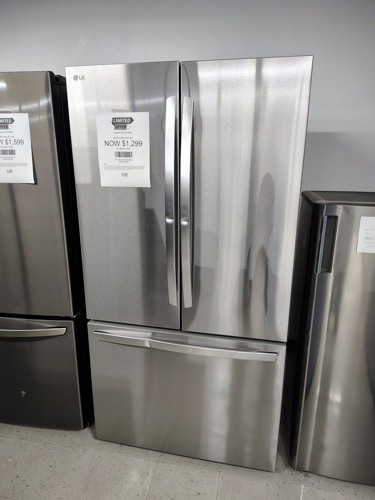 LG 27 Cu Ft SMART Counter Depth MAX French Door Refrigerator w/ Ice & Water