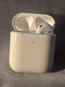 Authentic 1st or 2nd gen airpods💯💯