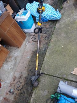 (( RUN'S LIKE NEW)) DEWALT 60v MAX BRUSHLESS STRING TRIMMER