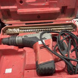 (78812) MILWAUKEE HAMMER DRILL