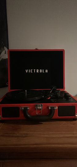 Victoria vinyl record player