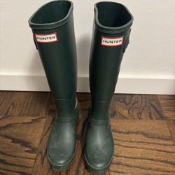Green Hunter Rain Boots - Size 7 US Women’s