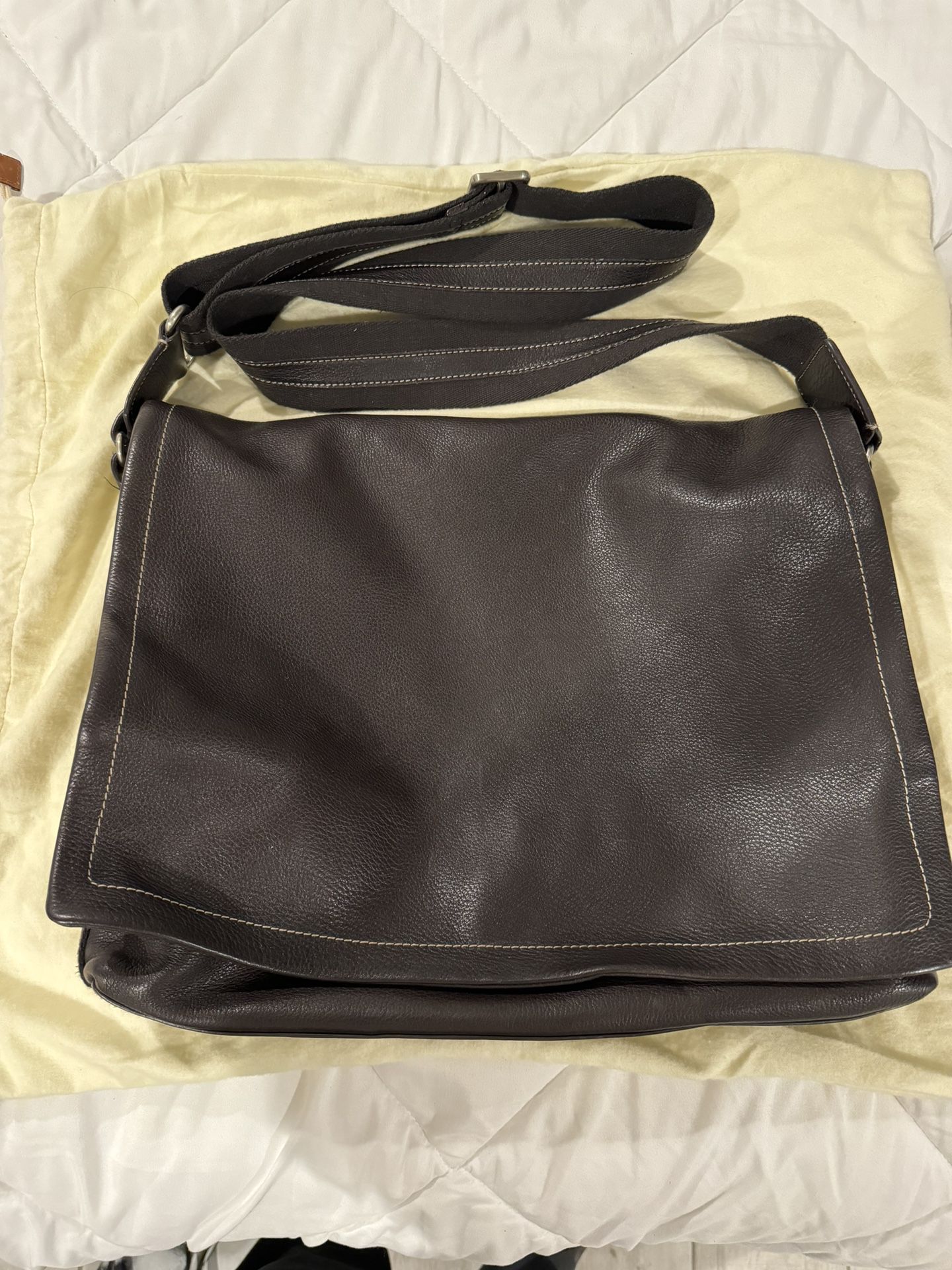 Levenger Leather Bomber Jacket Laptop Messenger Bag