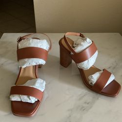 Size 7.5 Heels NWB 