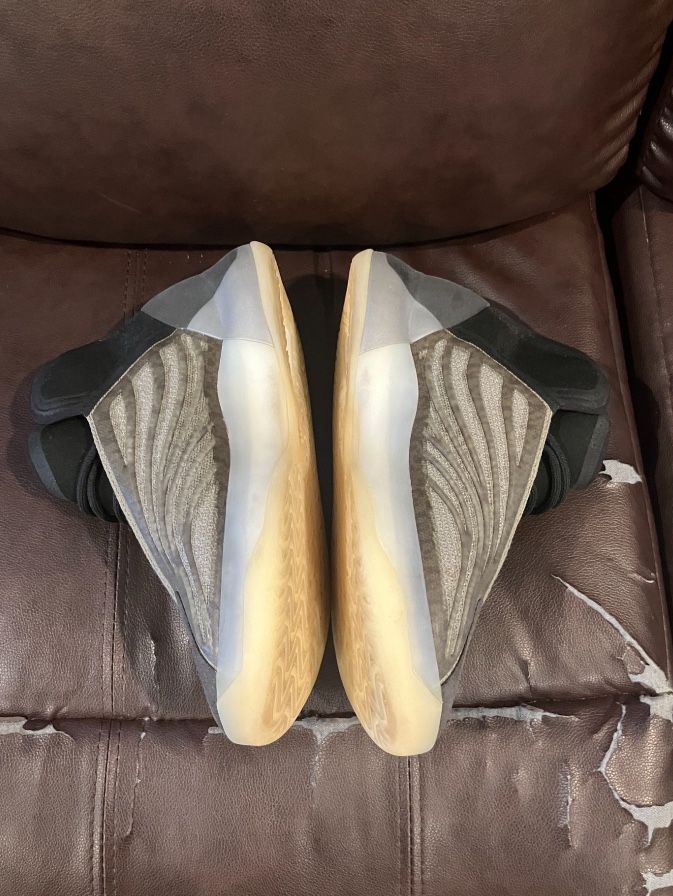 Adidas Yeezy QNTM Barium Size 11
